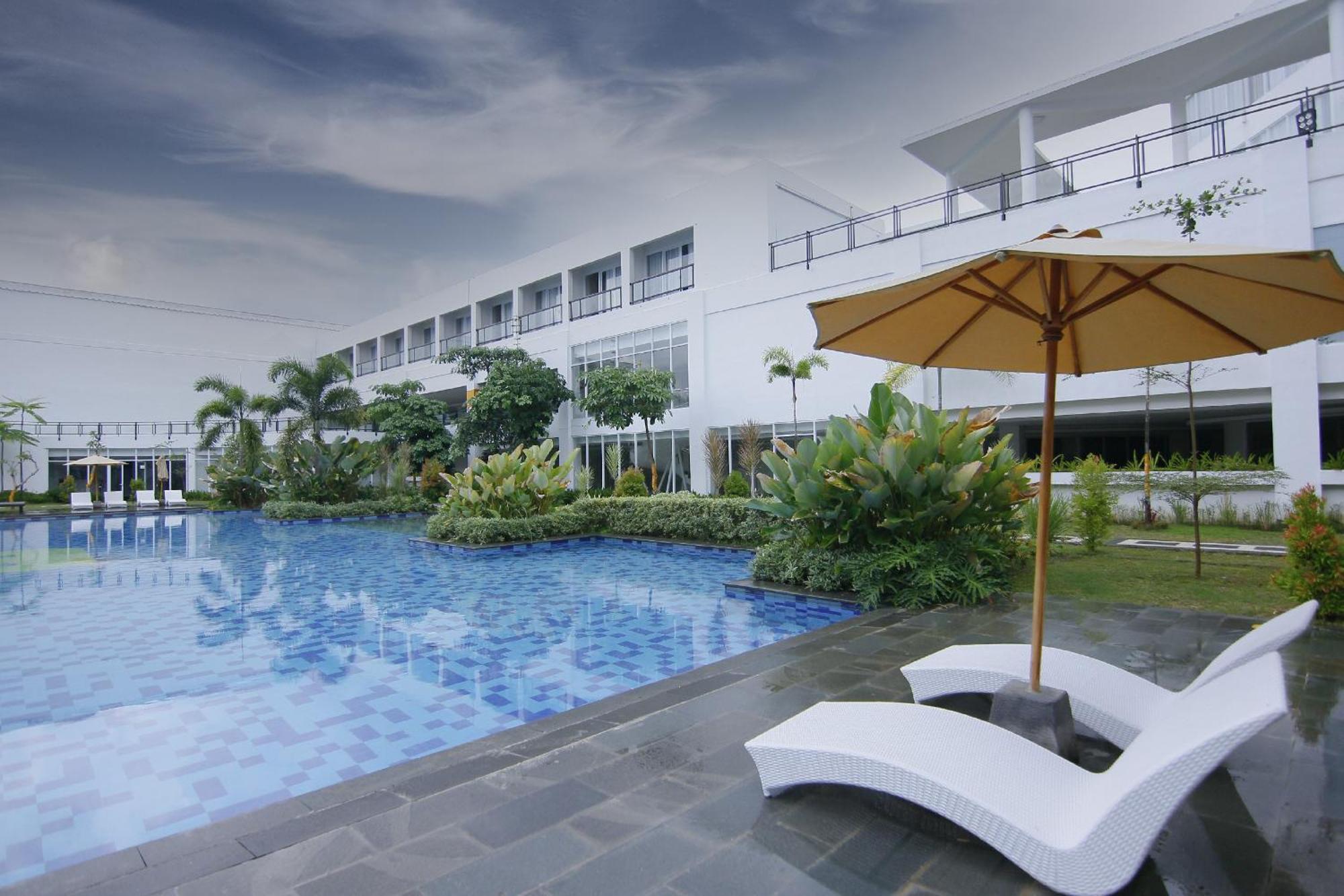 Raja Hotel Kuta Mandalika Resort & Convention Eksteriør billede